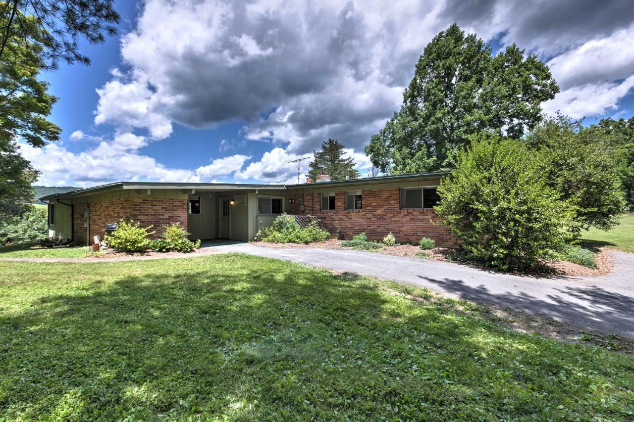 Stair-Free Lexington Home With Blue Ridge Mtn Views! Exterior photo